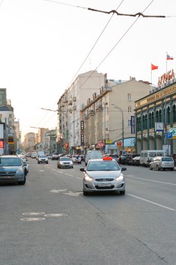 dolgorukovskaya yaz akşamları Moskova'da sokak