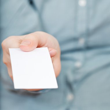 boş kartvizit el önden görünümü