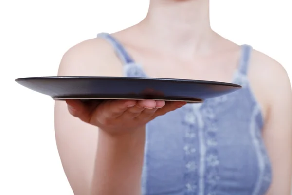 Woman holds empty black plate on hand — Stock Photo, Image