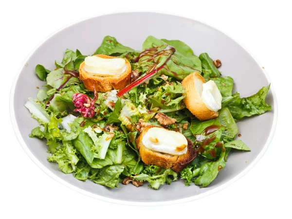 Salada verde com queijo de cabra e pão torrado — Fotografia de Stock