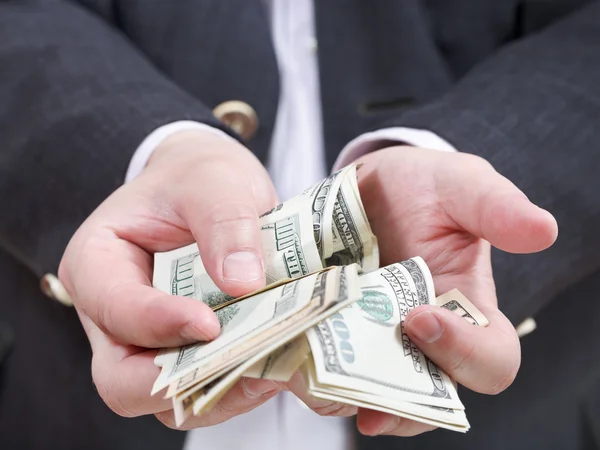 Framifrån av många dollar sedlar i manliga händer — Stockfoto