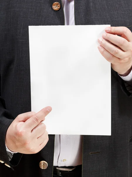 Enseignant tient une feuille de papier vierge dans les mains — Photo