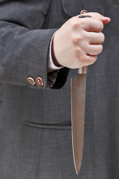 Передний вид кухонного ножа в мужской руке — стоковое фото