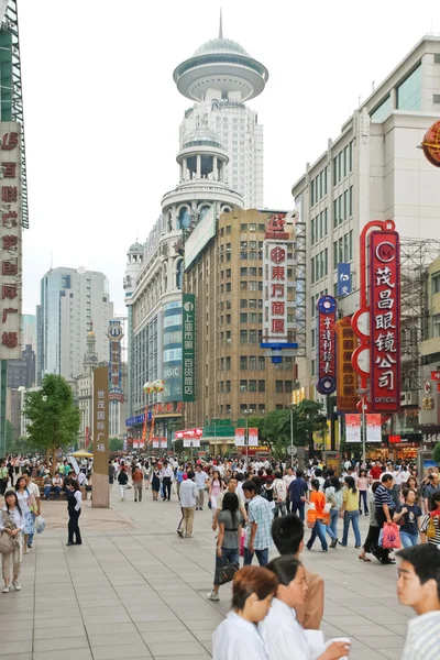 Nanjing road - shoppinggatan i shanghai, Kina — Stockfoto