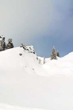 karla kaplı dağ yamacı, dolomites, İtalya