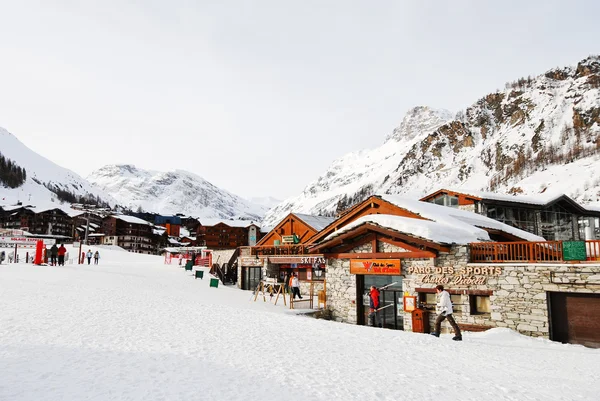 Shopping street in town Val d 'Isere, Francia — Foto de Stock