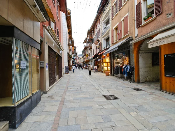 Shopping street of Bourg Saint Maurice village — Stock Photo, Image