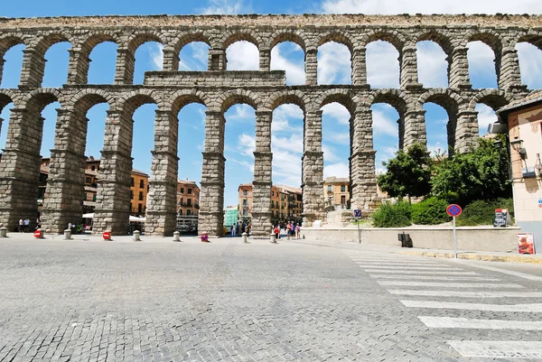 Ancient Aqueduct on Plaza del Azoguejo in Segovia — Stock Photo, Image