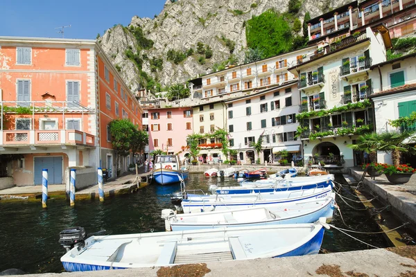 Passeio Marítimo na Cidade Limone Sul Garda, Lago Garda — Fotografia de Stock