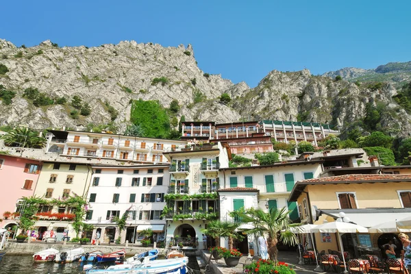 Miejskie centrum miasta limone sul garda, jezioro garda — Zdjęcie stockowe