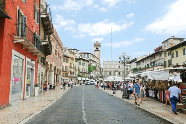 Via della costa à Piazza delle Erbe à Vérone — Photo