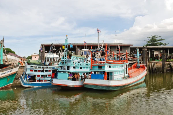 Levende skip på Chao phraya River i Bangkok – stockfoto