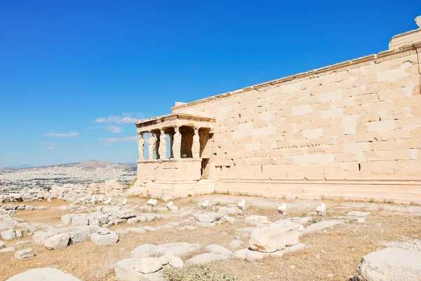 Vista del Portico delle Cariatidi sulla collina dell'Acropoli — Foto Stock