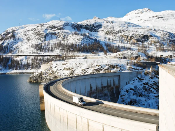 Tignes dam (chevril dam) in Frankrijk Alpen — Stockfoto