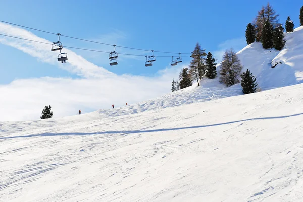 Ski lift and slope of Dolomites mountains — Stock Photo, Image