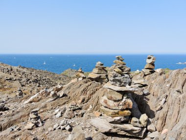 Piramit taş üzerinde Cap de Creus, İspanya
