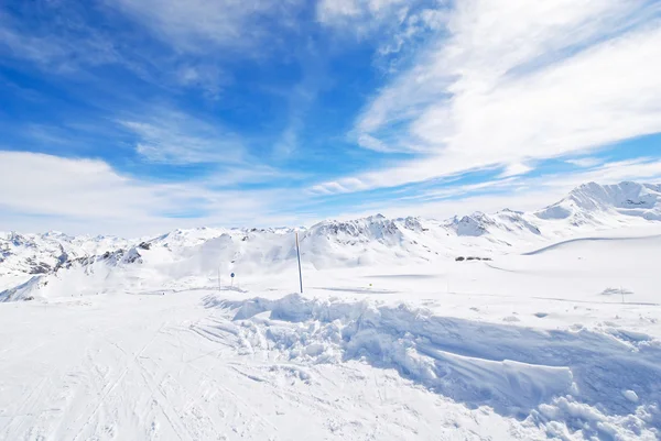Снежные лыжи и ландшафт в районе Парадиски, Франция — стоковое фото