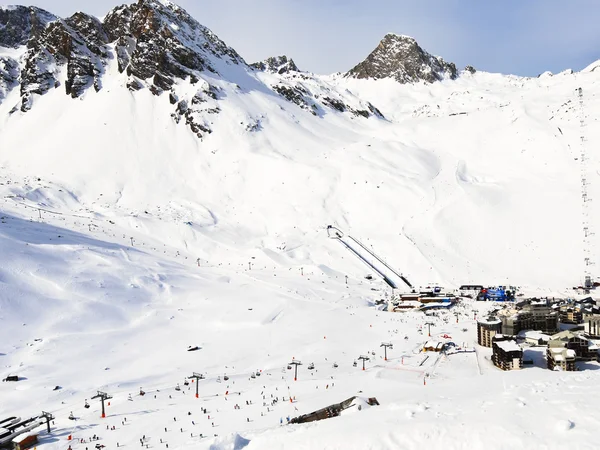 Dorp tighnes in paradiski area, Frankrijk — Stockfoto