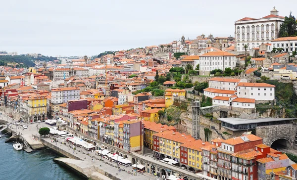 Vue sur la partie historique de Porto — Photo