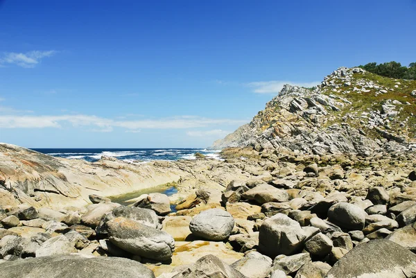 Praia de pedra nas Ilhas Cies no Atlântico, Espanha — Fotografia de Stock