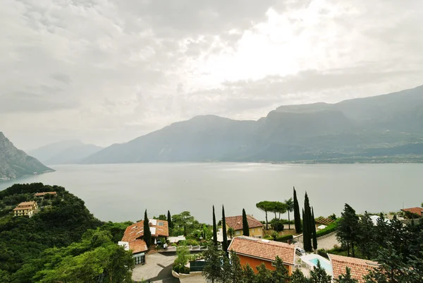 Вид на місто Tremosine і озера Гарда — стокове фото