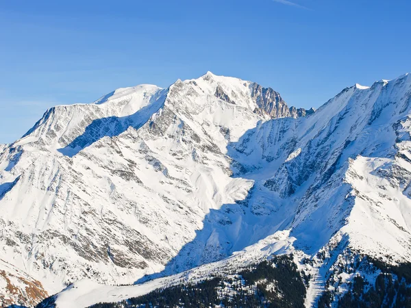 Montblanc pokryte śniegiem okolicy w Alpach — Zdjęcie stockowe