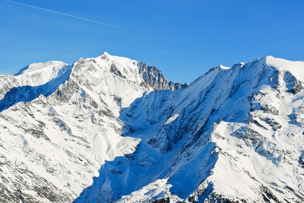 在阿尔卑斯山的万宝龙山的看法 — 图库照片