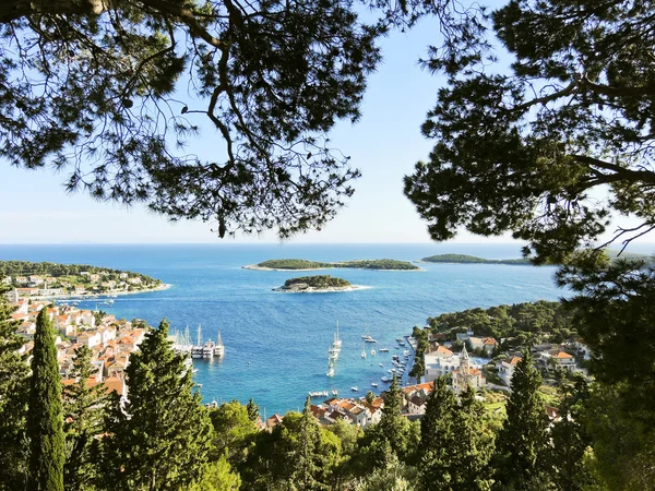 Adriatische Zee kust van Hvar eiland in Dalmatië — Stockfoto