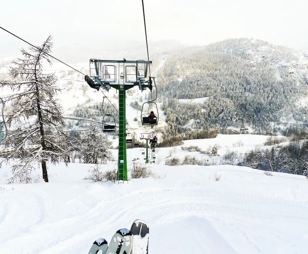 Skilift in skigebied Via Lattea, Italië — Stockfoto