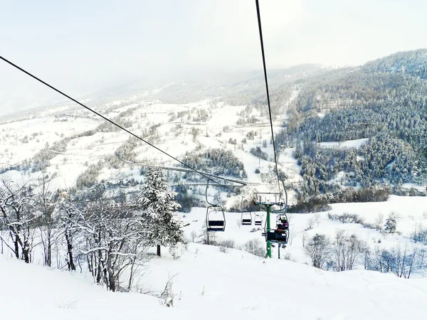 Συρματόσχοινα σκι λιφτ στην περιοχή σκι Via Lattea, Ιταλία — Φωτογραφία Αρχείου