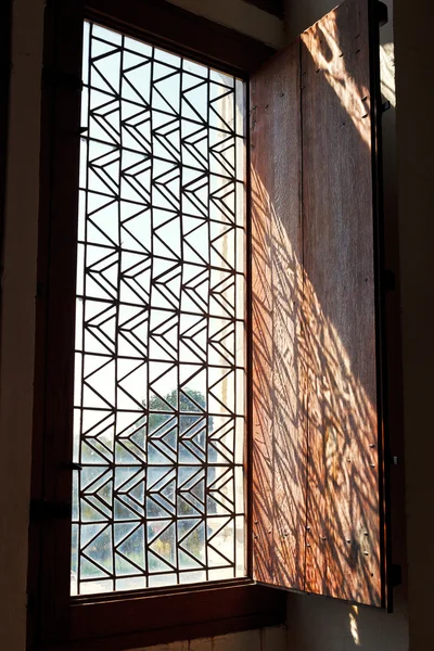 Ventana en Castillo de los Duques de Bretaña, Nantes — Foto de Stock