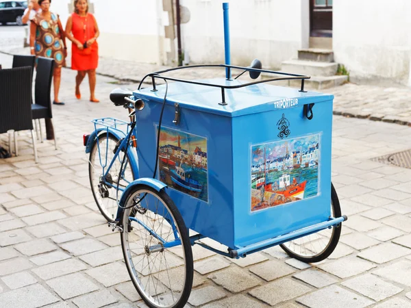 Fransa geleneksel sokak dondurma arabası — Stok fotoğraf