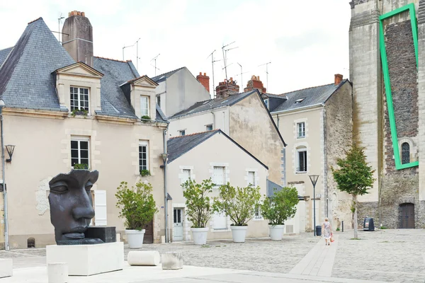 Estatua en la calle Rue du Musee en Anges, Francia — Foto de Stock