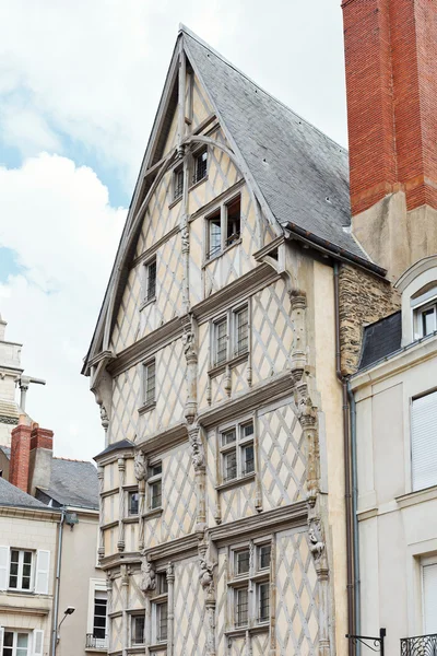 Gevel van de oude adam's huis in anges, Frankrijk — Stockfoto