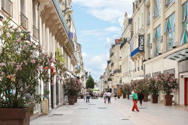 İnsanlar sokakta rue lenepveu içinde anges, Fransa