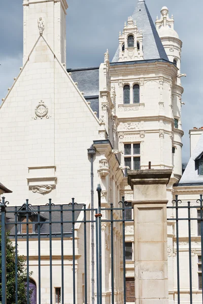 Palast in der Straße rue de l 'espine in anges, Frankreich — Stockfoto