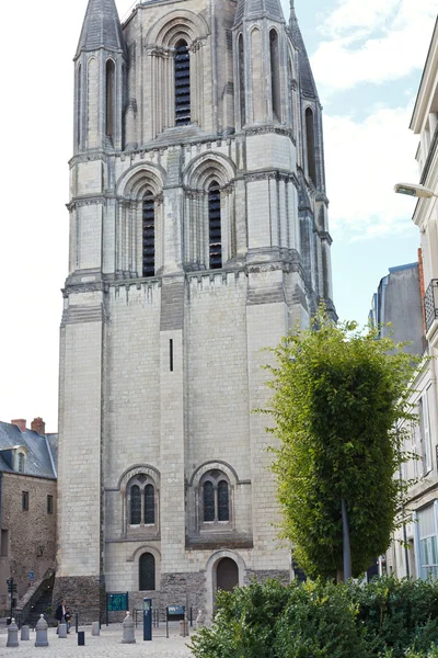 Eingang zum Turm der Abtei St. Aubin in anges — Stockfoto