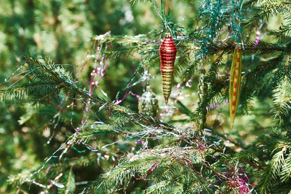 Enkele glazen ijspegels Kerstdecoratie — Stockfoto