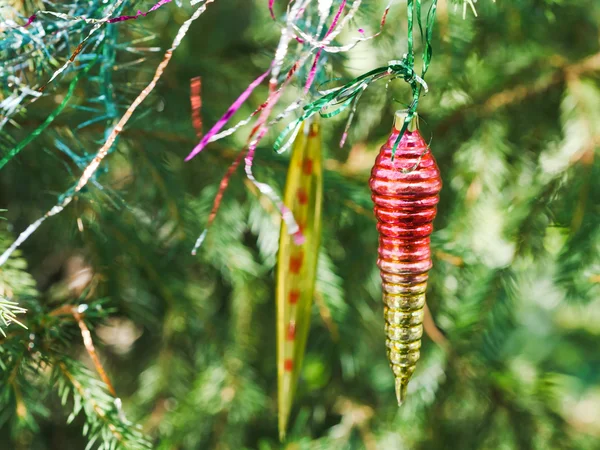 Twee oude glas ijspegels Kerstdecoratie — Stockfoto