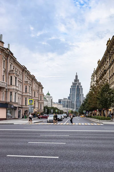 Moscou Russie Août 2021 Vue Des Personnes Croisement Piétonnier Rue — Photo