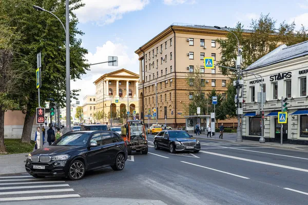 Moskva Rusko Srpna 2021 Automobilová Doprava Ulici Petrovka Blízkosti Hlavního — Stock fotografie