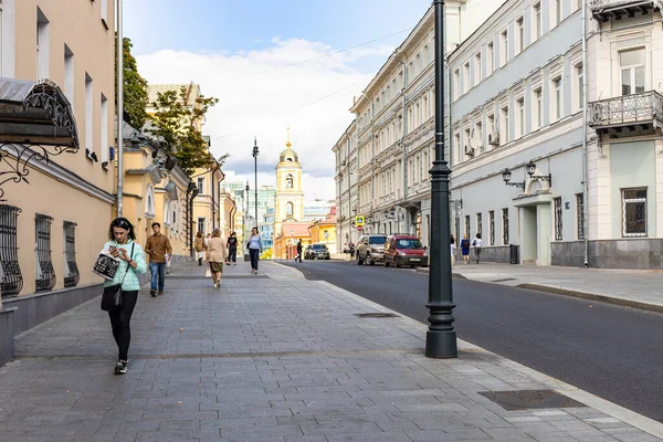 Moskva Ryssland Augusti 2021 Folket Rozhdestvenka Gatan Moskva Stad Molnig — Stockfoto