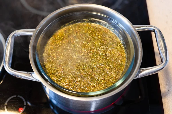 Vue Dessus Tisane Bouillante Dans Bain Marie Sur Plaque Vitrocéramique — Photo