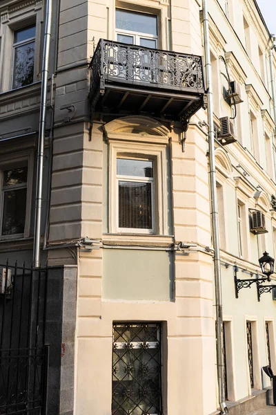 Балкон Чавуну Розі Старого Міського Будинку Вулиці Рождевенка Москві — стокове фото