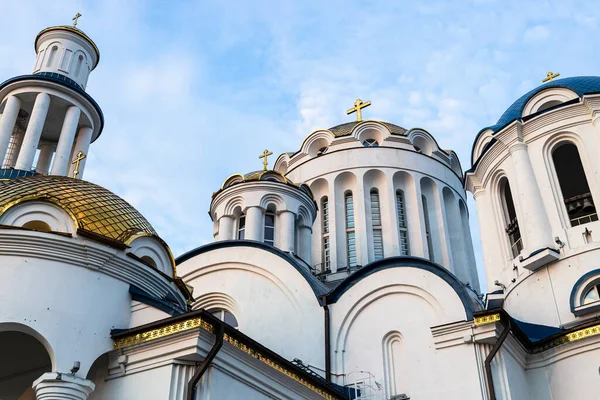 日落时分 莫斯科市毕比雷沃区莫斯科圣徒大教堂的座堂 — 图库照片