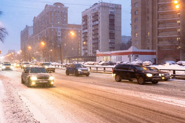 Traffic Slippery Snowy City Road Snowfall Pink Winter Twilight Moscow — Stock Photo, Image