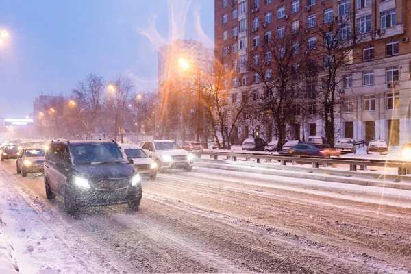 Cars Drive Slippery Snowy City Road Snowfall Pink Winter Twilight — Stock Photo, Image