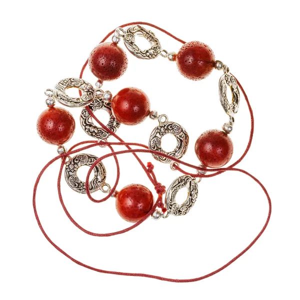 Wirrwarr Handgefertigte Halskette Aus Polierten Roten Korallenkugeln Und Verzierten Silbernen — Stockfoto