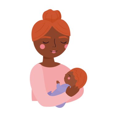 Anne bebeğini yüklüyor.