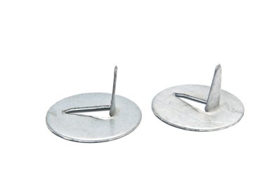 iki gümüş renkli itme pins